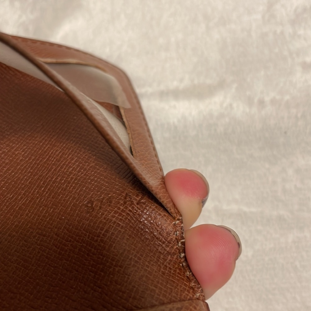 Authentic Louis Vuitton pre loved card holder - Picture 6 of 6